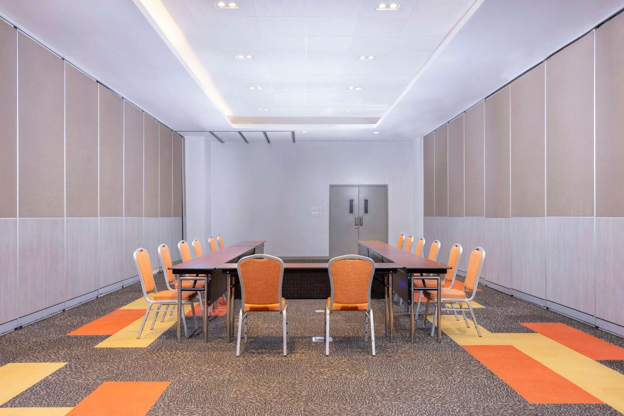 Park Inn By Radisson Iloilo 외부 사진